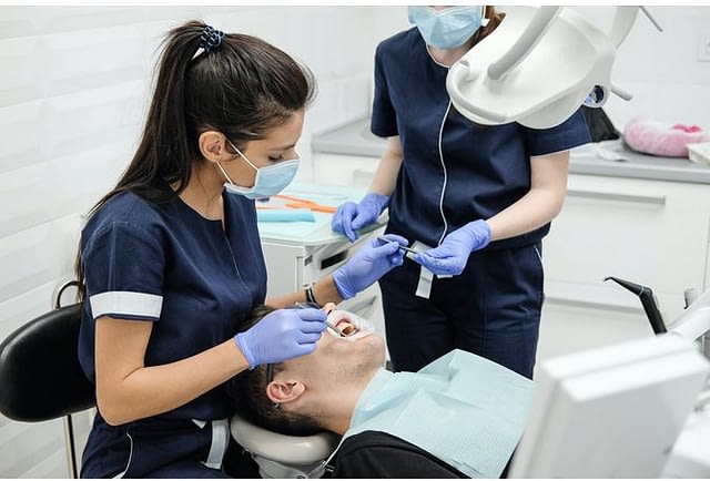 Tips for Choosing the Right Dentist Tips for Choosing the Right Dentist